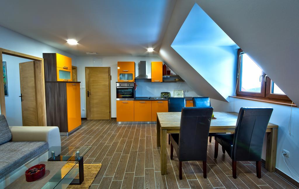 Apartmaji Smogavc ซเร็ตเช ภายนอก รูปภาพ